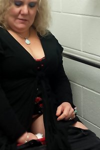 plump inexperienced pridefully revealing her utter forms